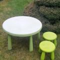 Daruji plastovy stolek a dve zidlicky ikea nabytek mamut