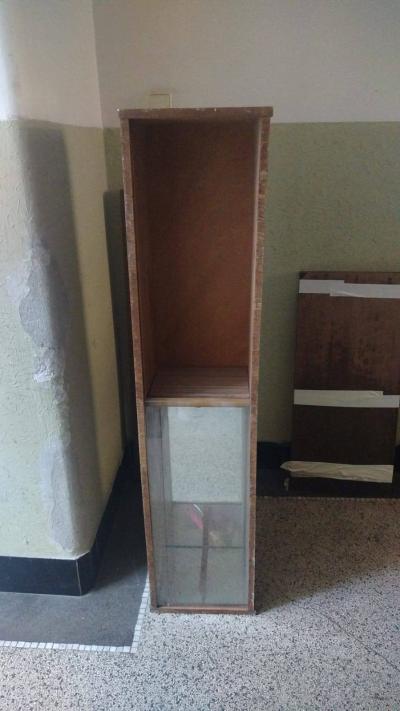 Skříňka / regál / knihovna