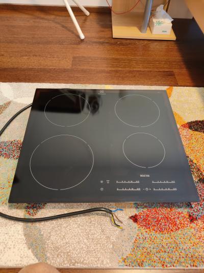 Nefunkční indukční deska Electrolux EHH 6540 FOK
