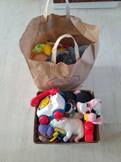 plyšáci a hračky pro děti cca 0-2 roky