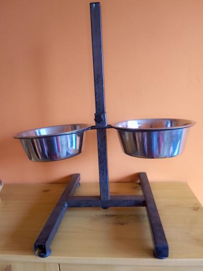 STOJAN S MISKAMI PRO STŘEDÍ / VELKÉ PLEMENO