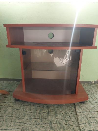 Stolek pod TV