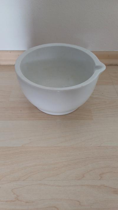 Porcelánová miska od hmoždíře