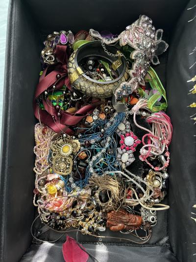 Mix šperků - bižuterie