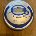Dvě malá rádia a discman