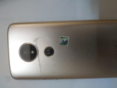 Rozbitý mobil Motorola