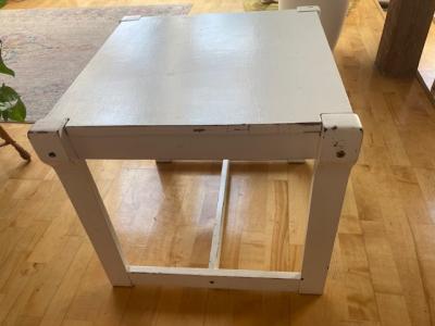 Stolek konferenční 50 x 50 x 50