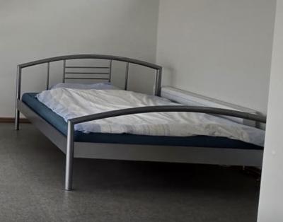 Postel kovová 140 cm