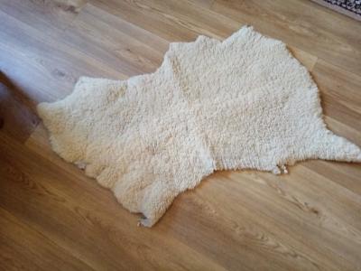 kus ovčí kůže třeba pro pejska