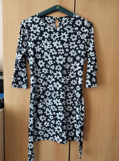 Dámské šaty velikost S