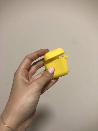 Žluté pouzdro na Airpods