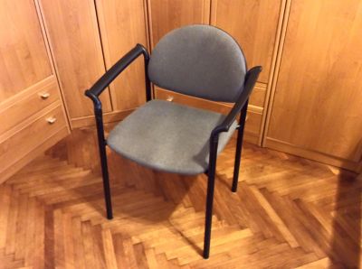 Polstrovaná židle