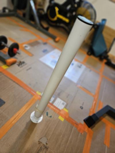 Nastavitelna noha ke stolu, ca 73 az 88 cm