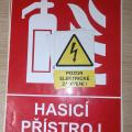 Nálepky a cedule (elektrika, bezpečnost)