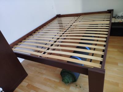 Postel s roštem