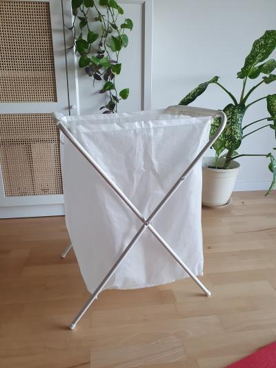 Daruji za odvoz skládací koš na prádlo