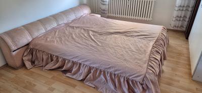 Manželská postel s úložným prostorem