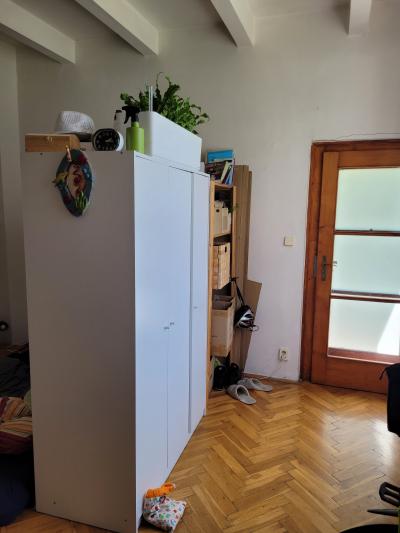 Daruji bilou třídveřovou skříň Ikea