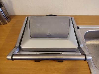 Gril stolní (Nutné opravit)