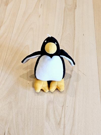 Malý plyšový tučňák