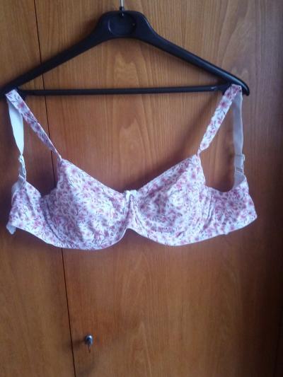 pěkná podprsenka asi 81 B-C