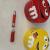 Kulate plechovky od M&Ms