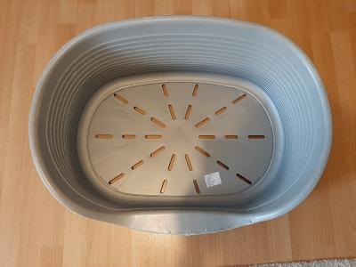 Daruji plastovy pelisek pro psa