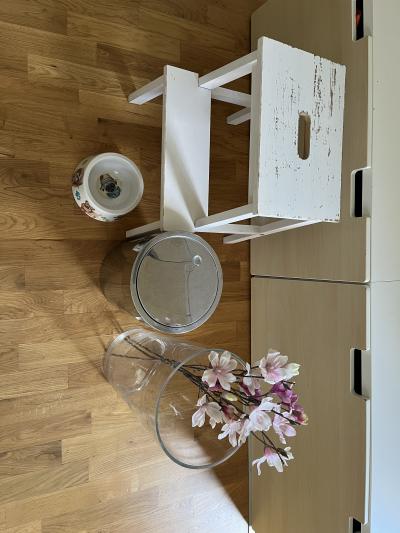 IKEA, 2x kos, stolička, váza, miska pro psa