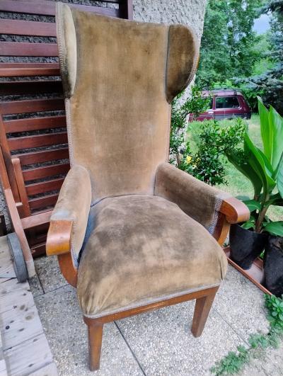 Staré zámecké křeslo