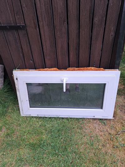 Plastové okno s rámem, š 100, v 55 cm