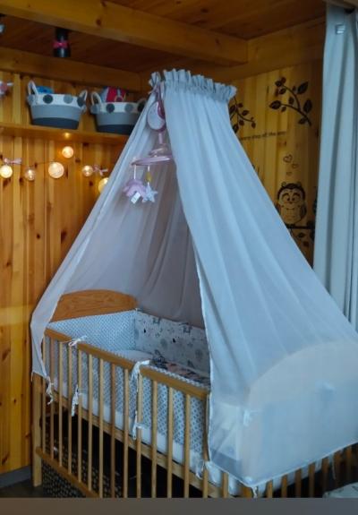 Nebesa nad postýlku