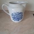 Džbán s modrým potiskem