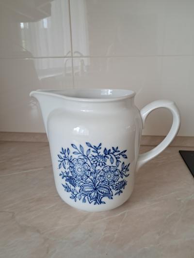 Džbán s modrým potiskem