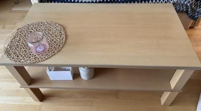 konferenční stolek