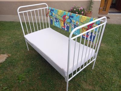 Dětská postýlka kovová bílá