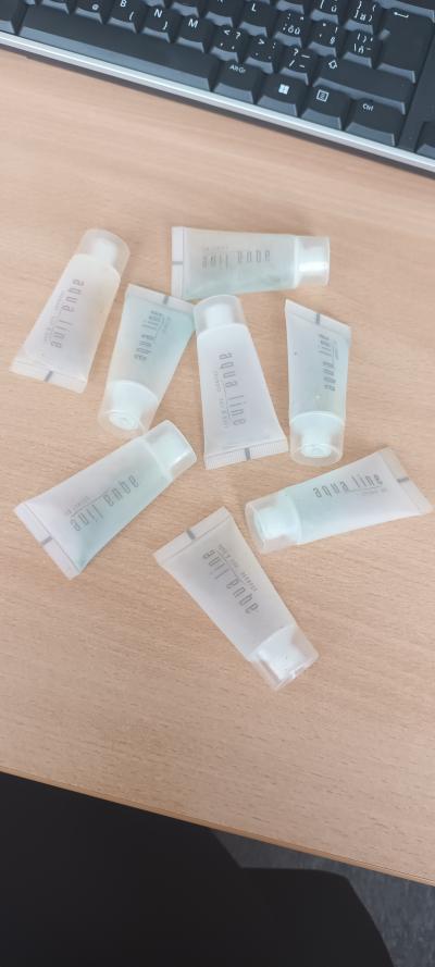 Cestovní lahvičky na sprchac nebo šampon