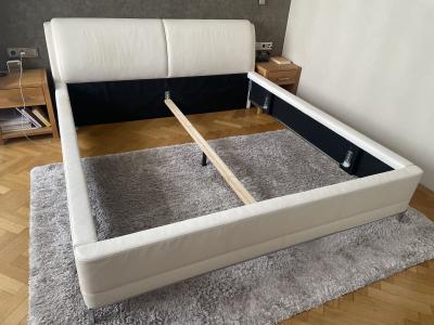 Calouneny ram postele 180x200 cm