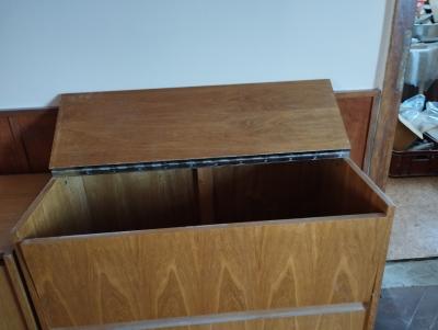 Daruji starší peřiňák.