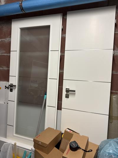 Interiérové dveře SAPELI, lesklé desky na kuchyňské skříně