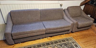 Rozkládací pohovka a dvě křesla