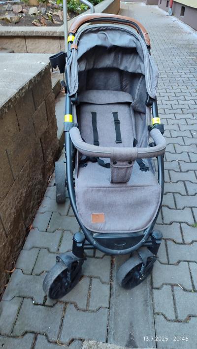 Daruji kočárek Lionelo funkční