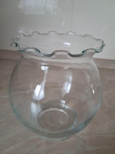 Skleněné dózičky.