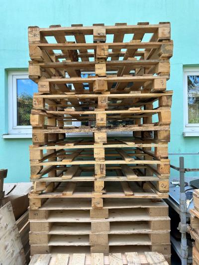 Dřevěné palety
