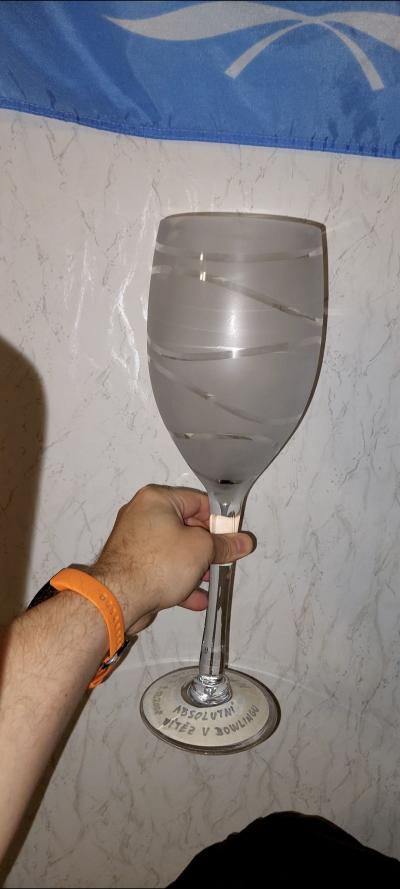 skleněný pohár broušený