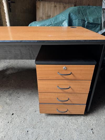Kancelářský stůl + šuplíková skříň na kolečkách