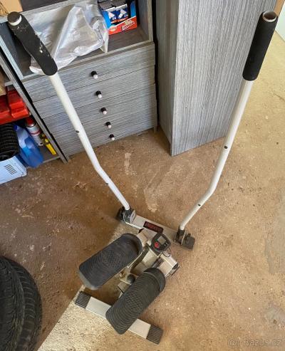 Stroj na posilovani brisnich svalu zn. TROJAN za odvoz