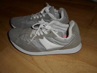 Sportovní boty 2  stélka cca 28 cm