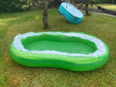 Nafukovací bazén větší