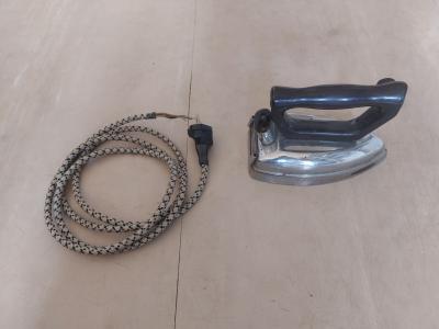 Staré věci a nádobí za odvoz nebo nějakou drobnost