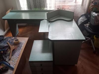 Sháním pracovní stůl, skříně, kuchyňský stůl a židle